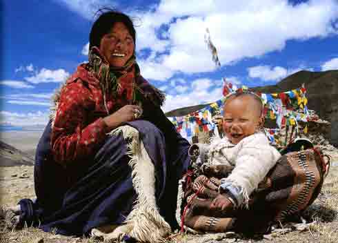 
Pilgrim mother and her child on Kailash kora - Kailash Im Innnern des Mandala book
